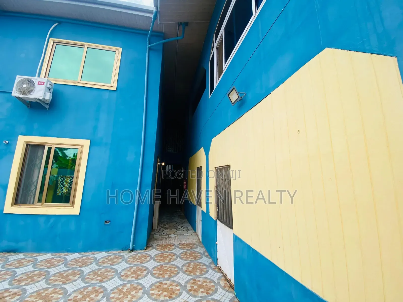 16bdrm Apartment in Westland, Police Station for sale