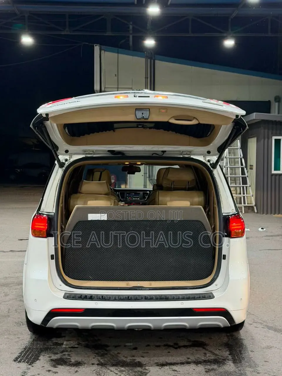 Kia Carnival 2014 White
