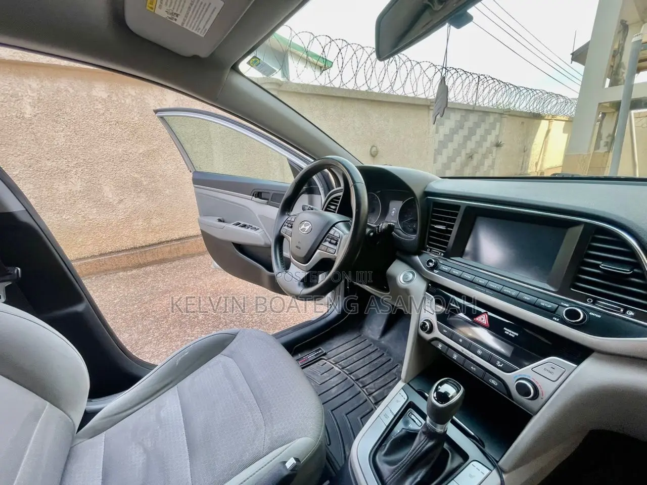 Hyundai Elantra SE Sedan FWD (2.0L 4cyl 6M) 2017 Gray