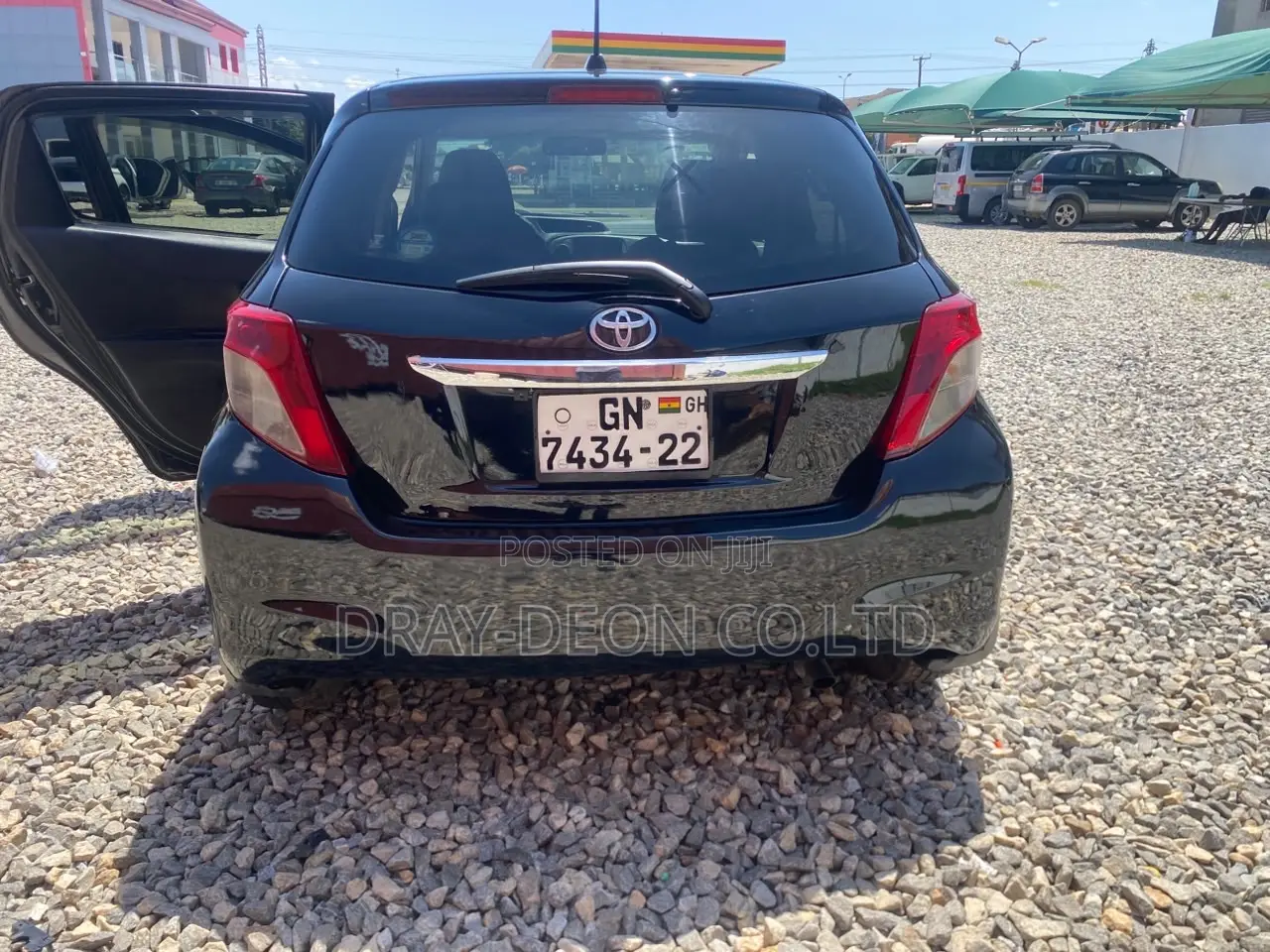 Toyota Vitz 1.3 AWD 5dr 2012 Black