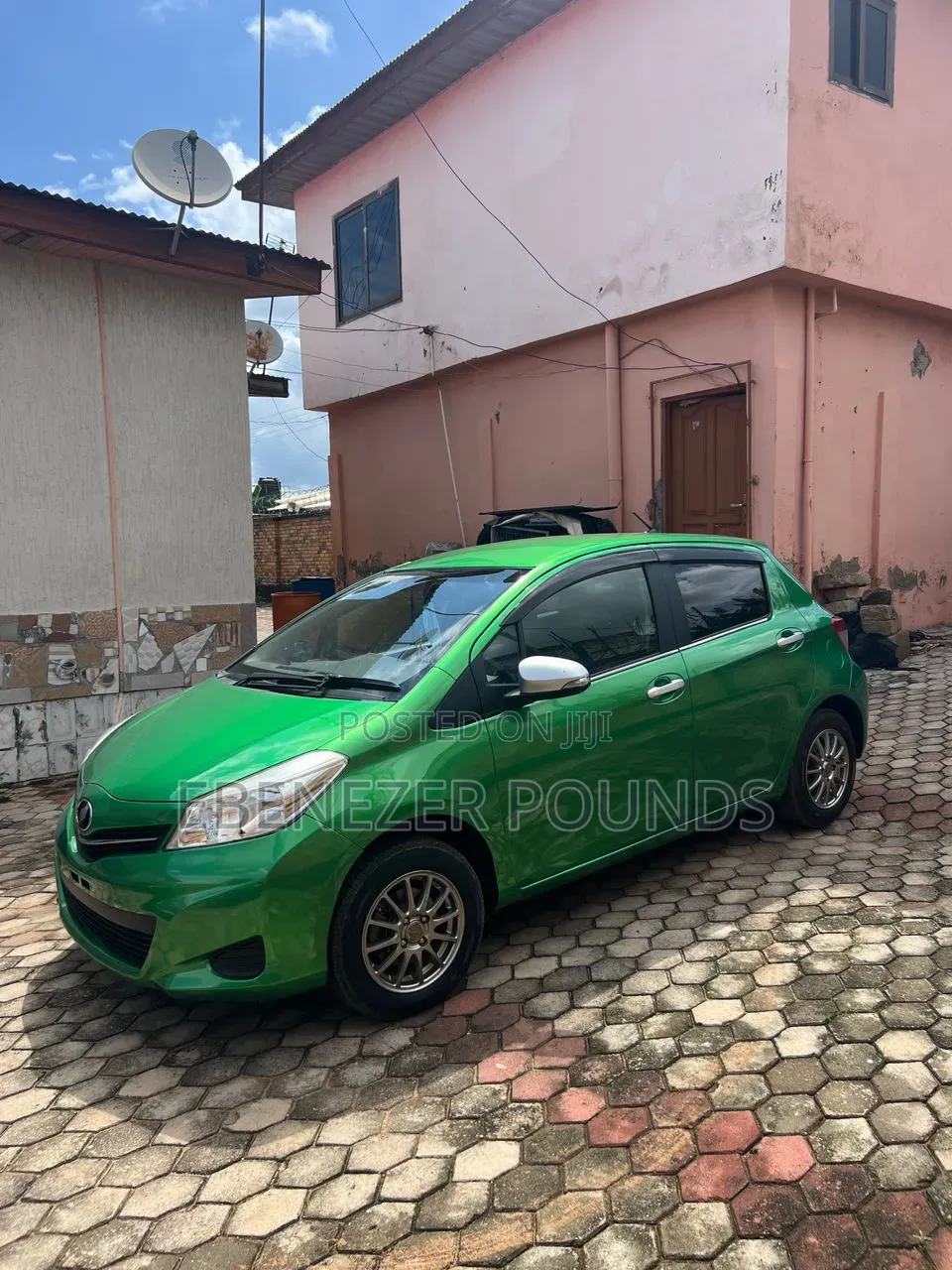 Toyota Vitz 2013 Green