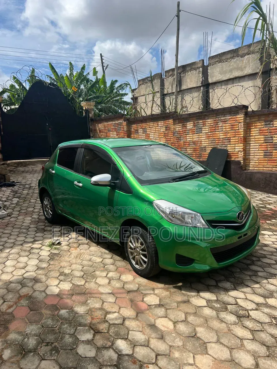 Toyota Vitz 2013 Green