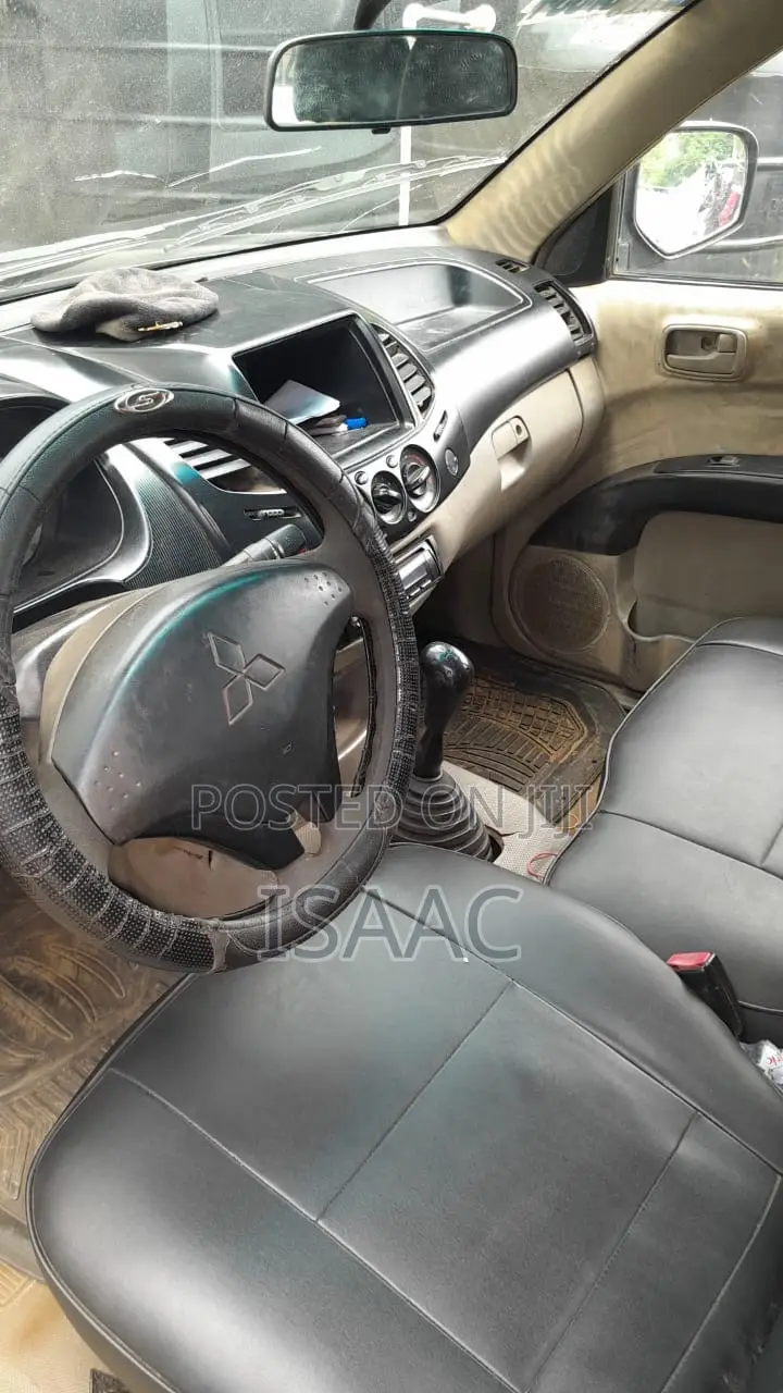 Mitsubishi L200 2011 Black