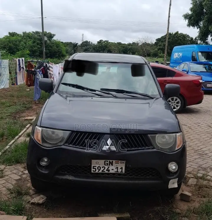 Mitsubishi L200 2011 Black