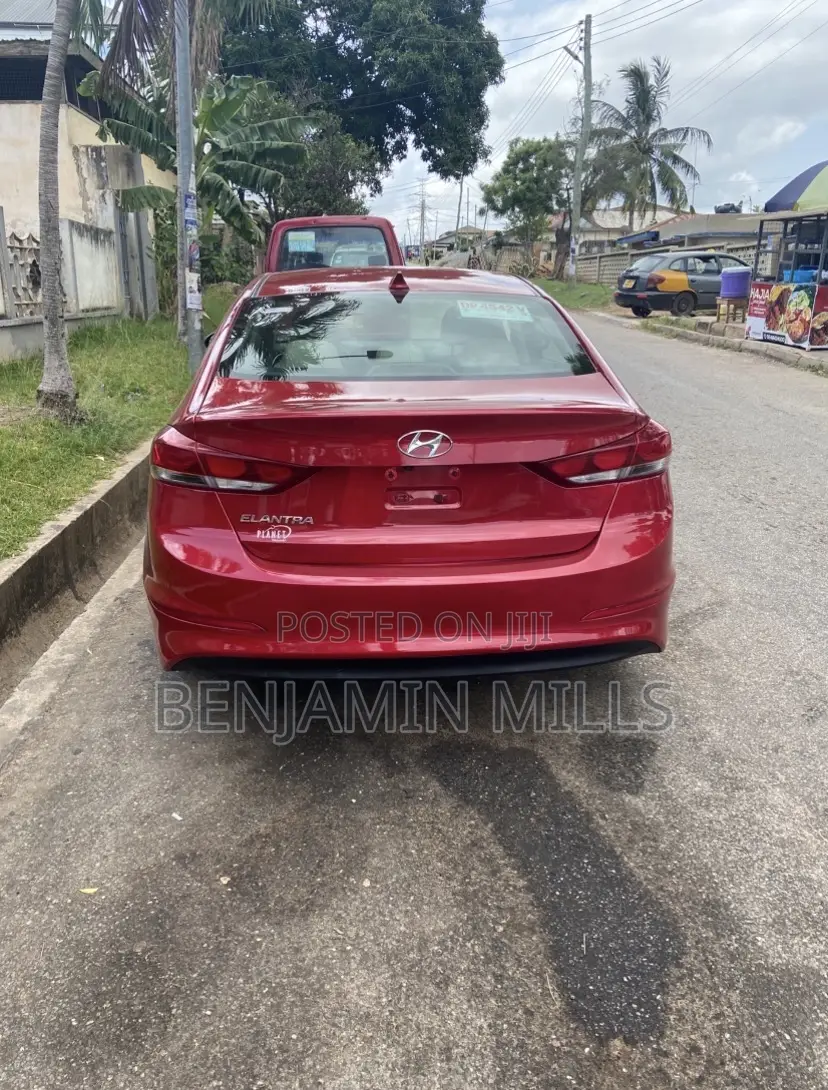 Hyundai Elantra 2017 Red