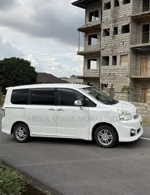 Toyota Voxy 2013 White