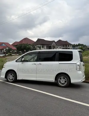 Toyota Voxy 2013 White