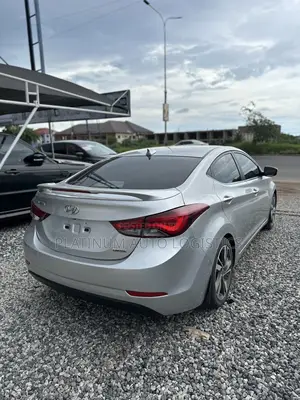 Hyundai Elantra Limited Sedan FWD (1.8L 4cyl 6A) 2016 Silver