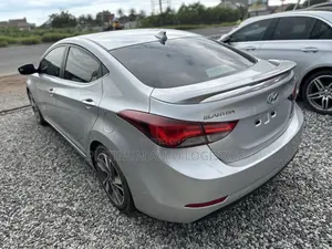 Hyundai Elantra Limited Sedan FWD (1.8L 4cyl 6A) 2016 Silver