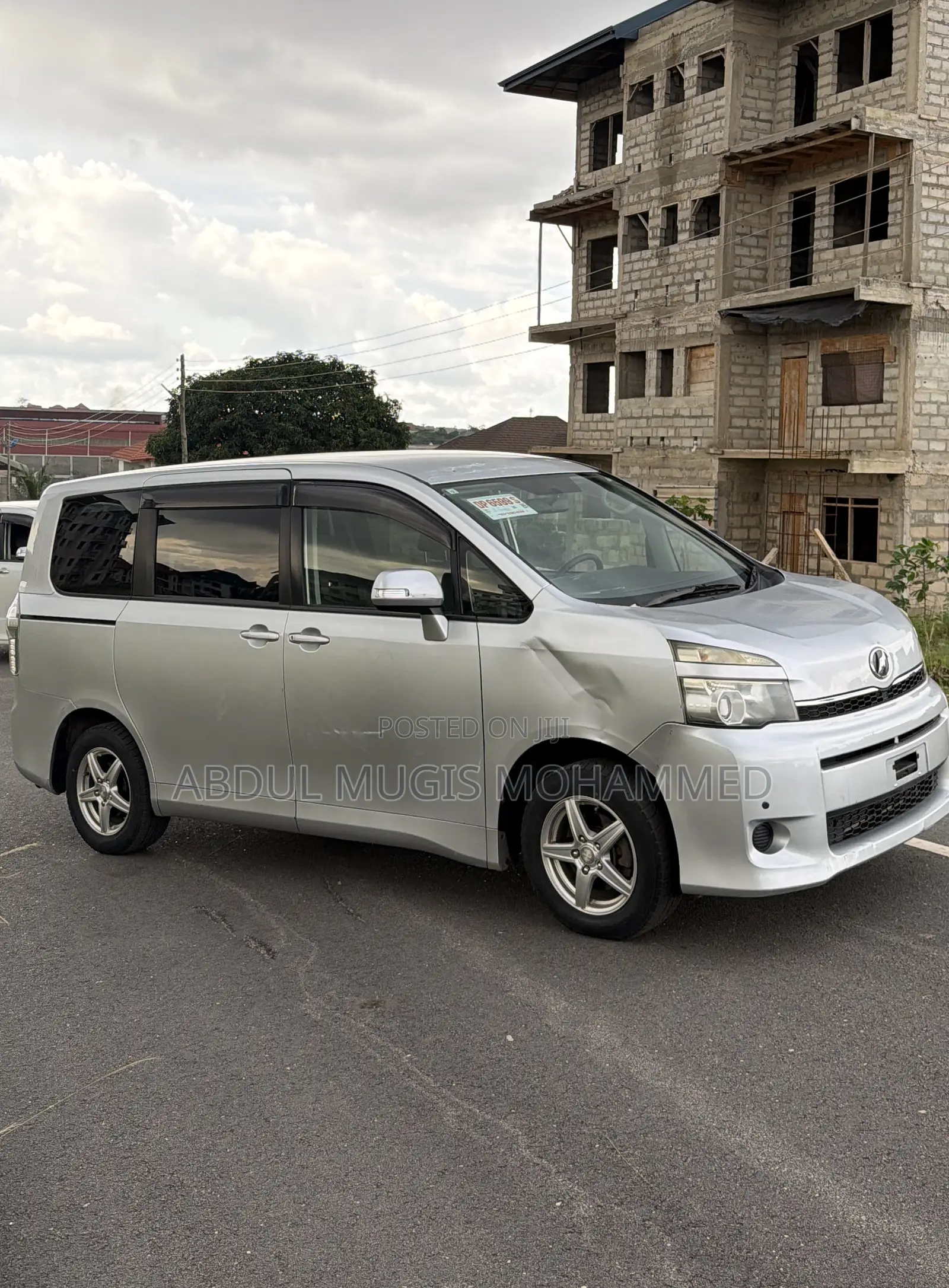 Toyota Voxy 2011 Silver