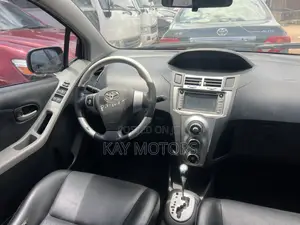 Toyota Yaris Base Hatchback 3dr 2010 Gray