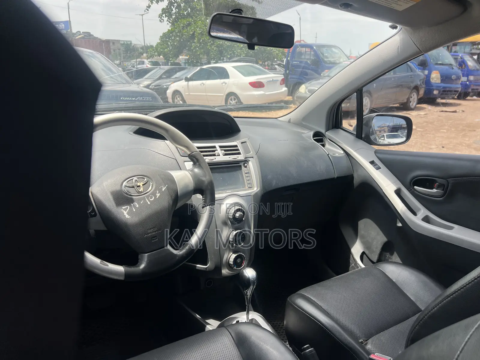 Toyota Yaris Base Hatchback 3dr 2010 Gray