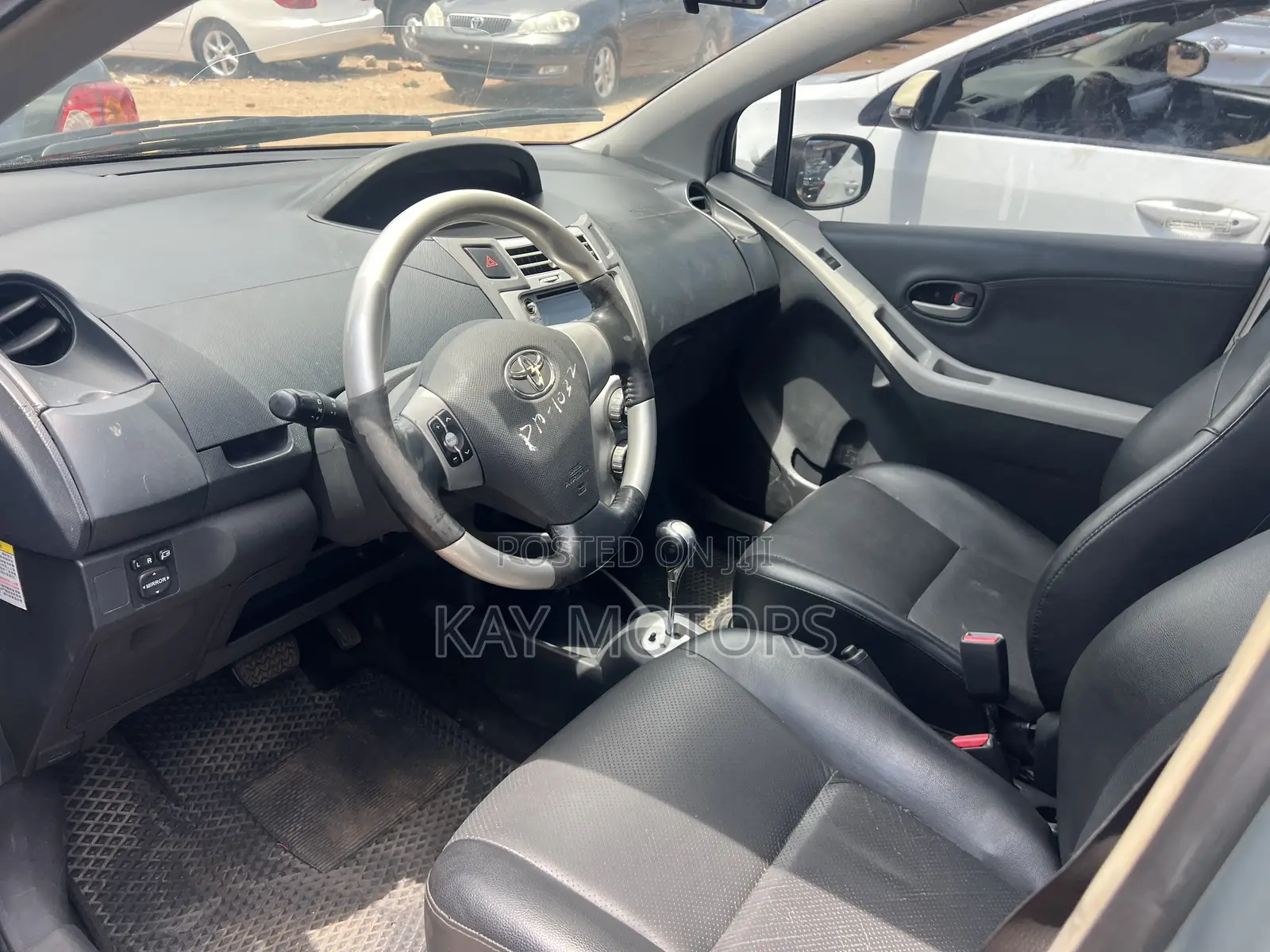 Toyota Yaris Base Hatchback 3dr 2010 Gray