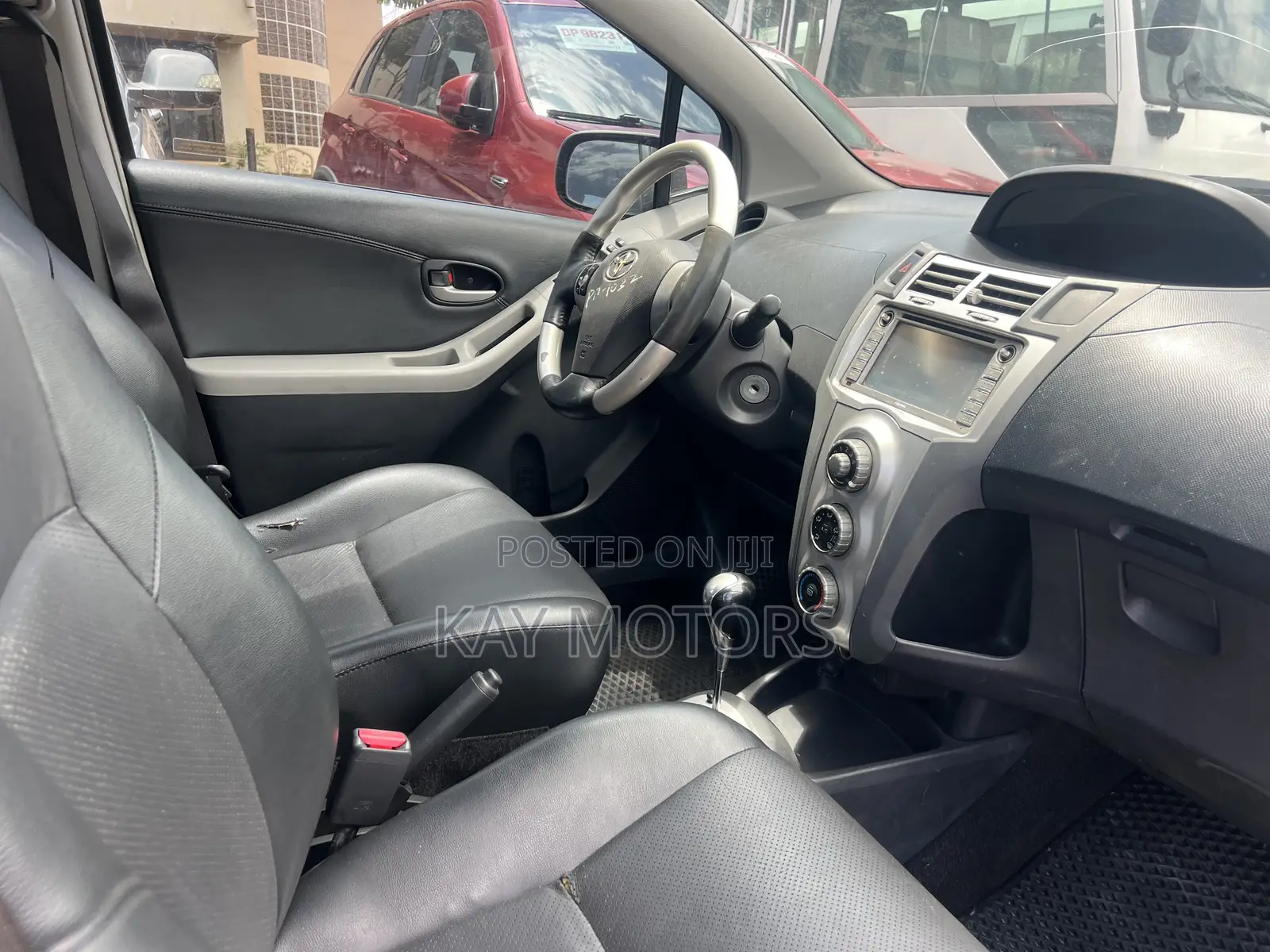Toyota Yaris Base Hatchback 3dr 2010 Gray