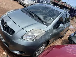 Toyota Yaris Base Hatchback 3dr 2010 Gray