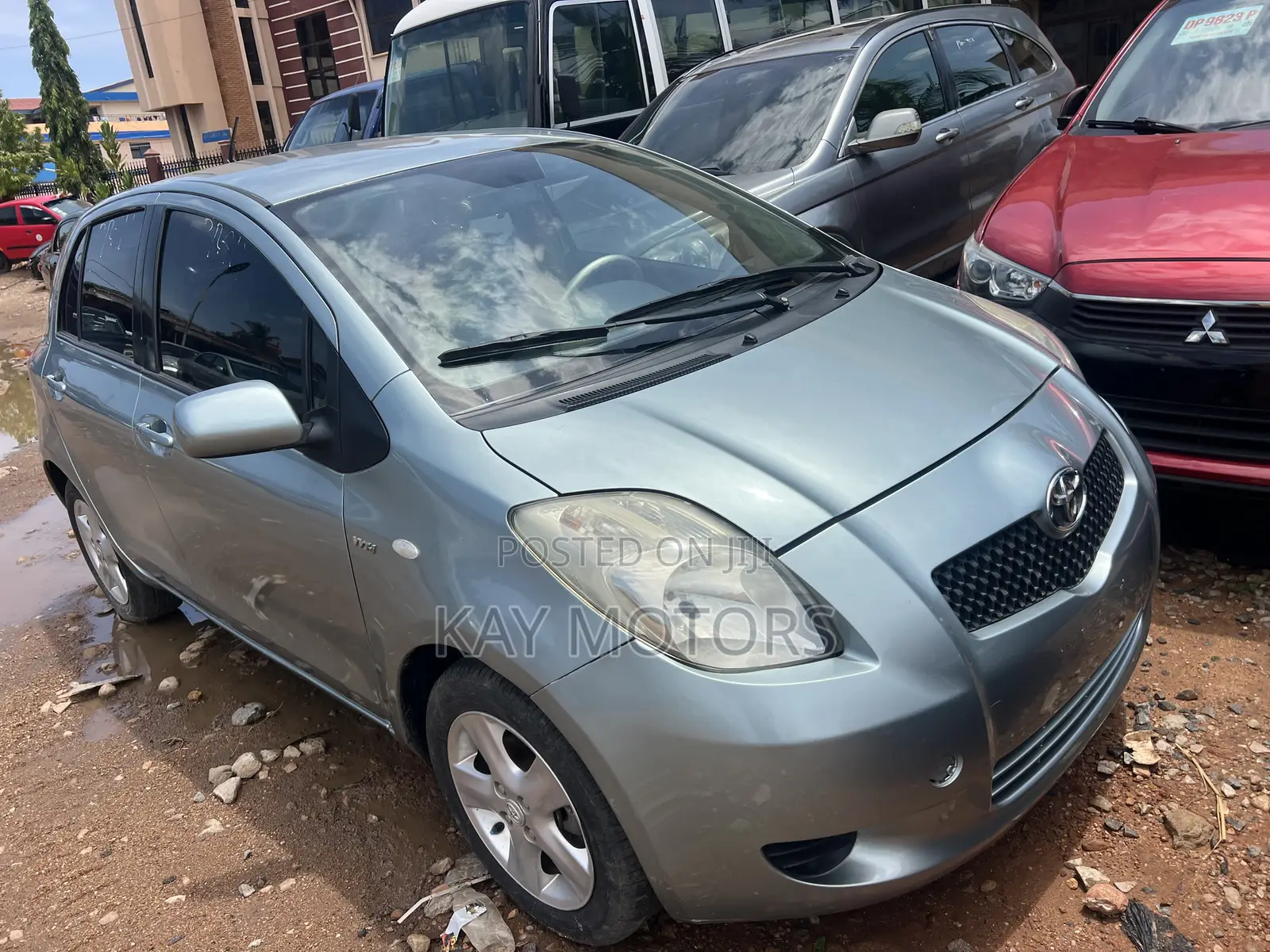 Toyota Yaris Base Hatchback 3dr 2010 Gray