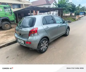 Toyota Vitz 1.3 AWD 3dr 2010 Gray