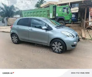 Toyota Vitz 1.3 AWD 3dr 2010 Gray