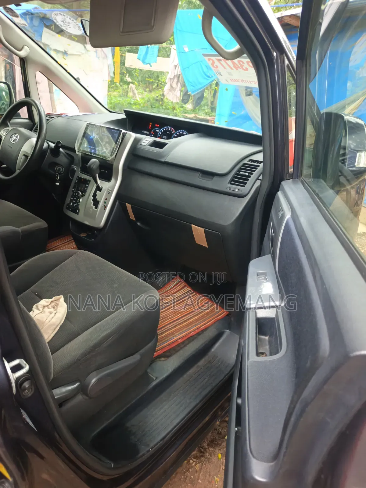 Toyota Voxy 2010 Purple