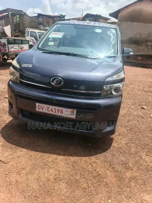 Toyota Voxy 2010 Purple