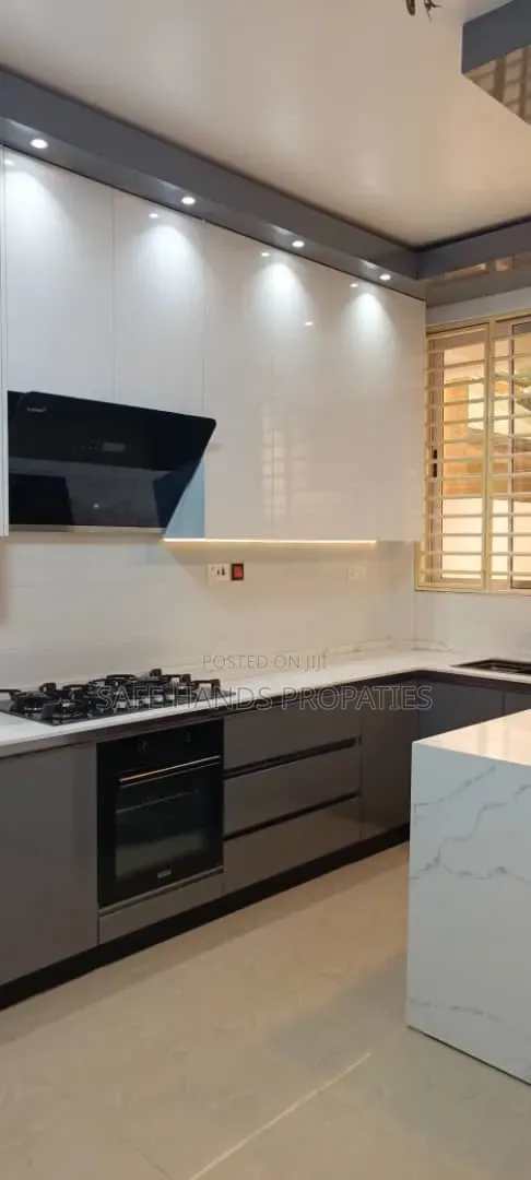 4bdrm House in Accra Metropolitan for sale