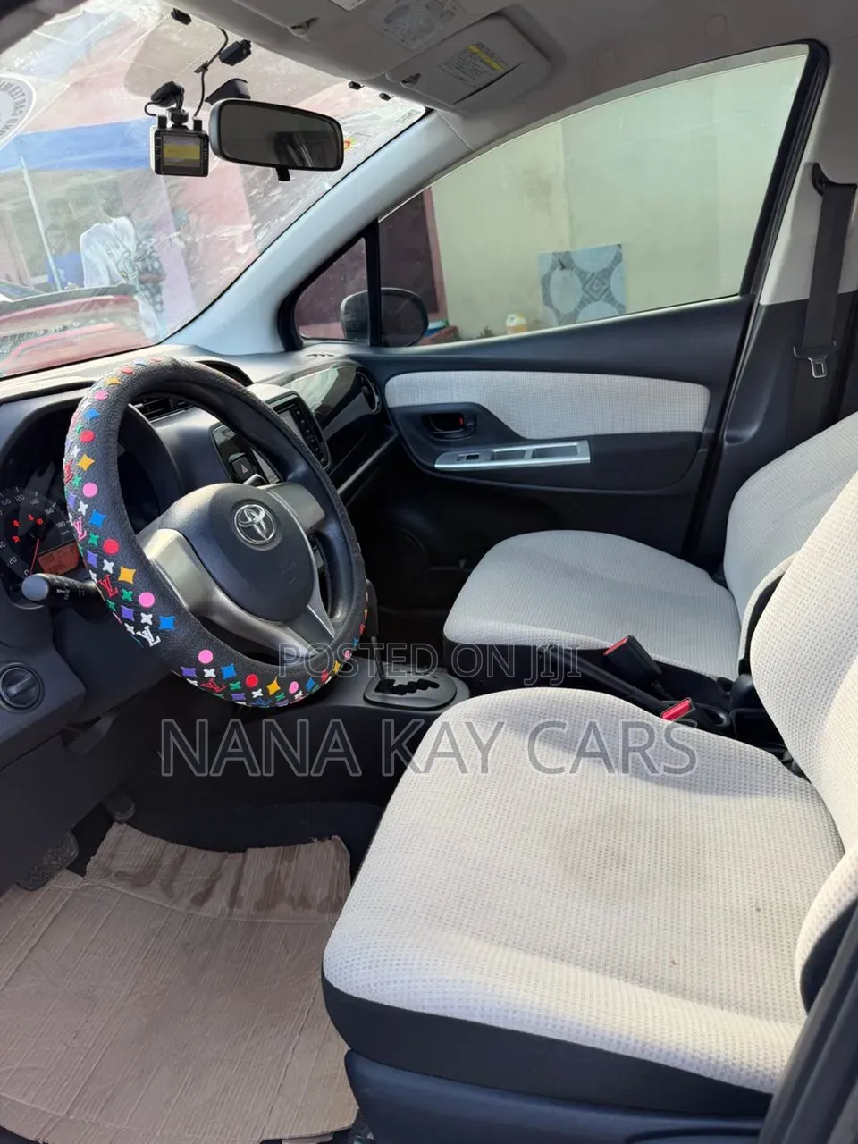 Toyota Vitz 1.3 AWD 5dr 2015 Black