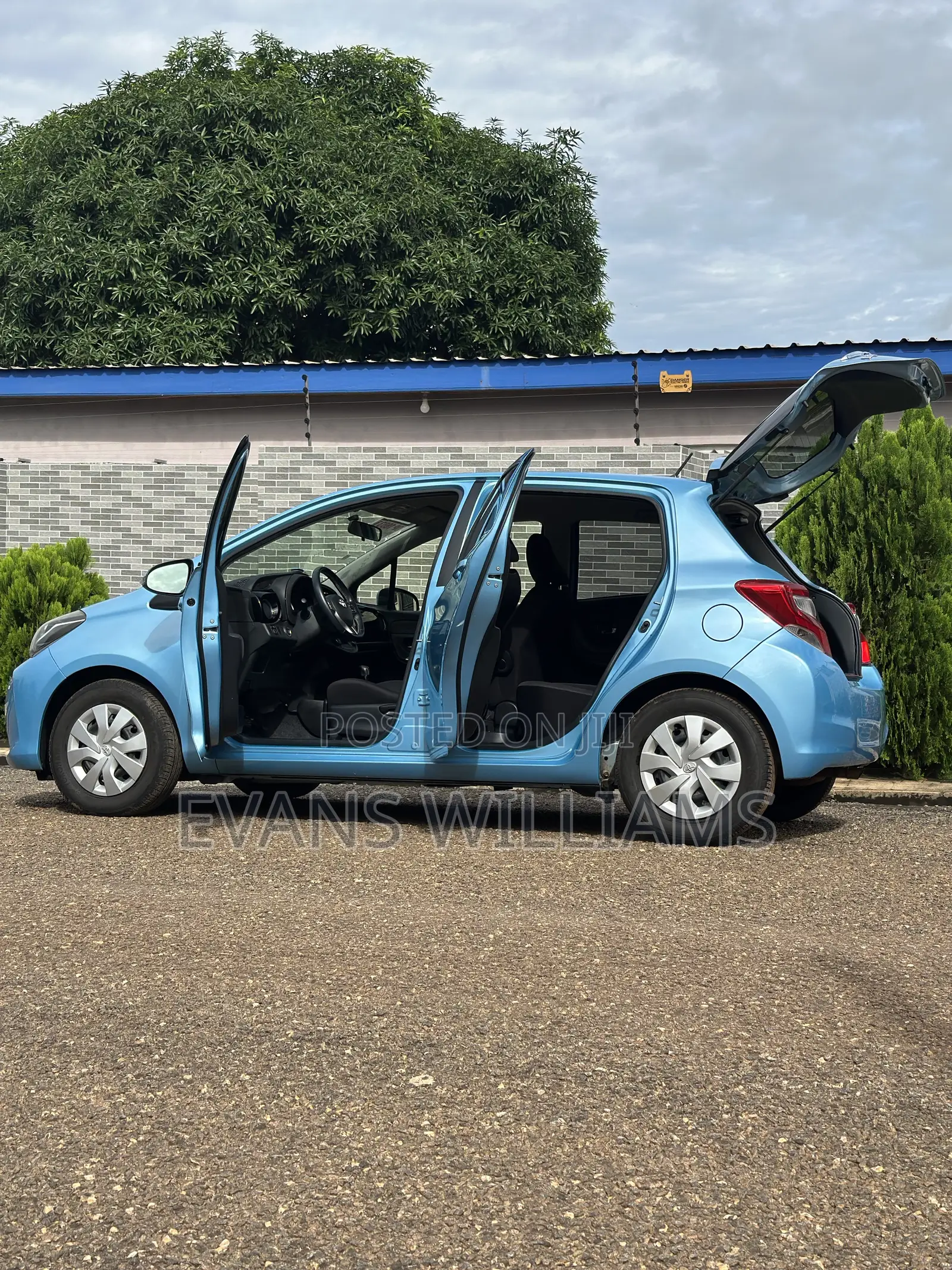 Toyota Vitz 1.3 FWD 3dr 2014