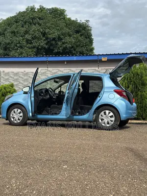 Toyota Vitz 1.3 FWD 3dr 2014