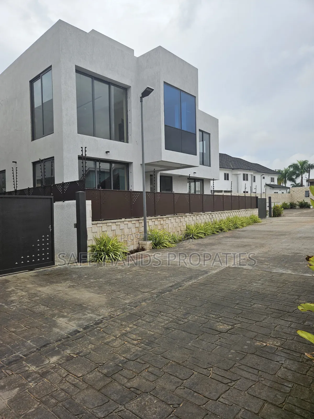 4bdrm House in Accra Metropolitan for sale
