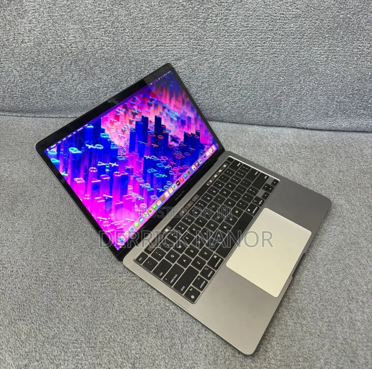 Laptop Apple MacBook Pro 2022 M2 8GB Apple M2 SSD 256GB