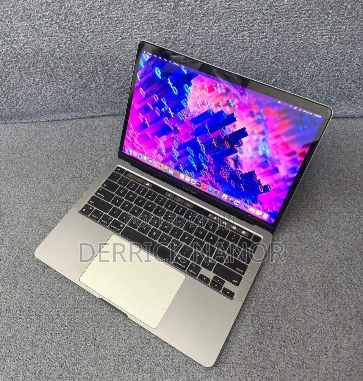 Laptop Apple MacBook Pro 2022 M2 8GB Apple M2 SSD 256GB