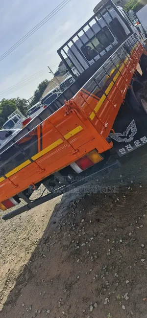 Hyundai 5 Ton Small Head Light 8 Hoels