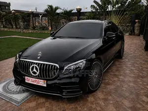Mercedes-Benz E300 4Matic AWD Sedan (2.0L 4cyl 9A) 2017 Black