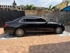 Mercedes-Benz E300 4Matic AWD Sedan (2.0L 4cyl 9A) 2017 Black