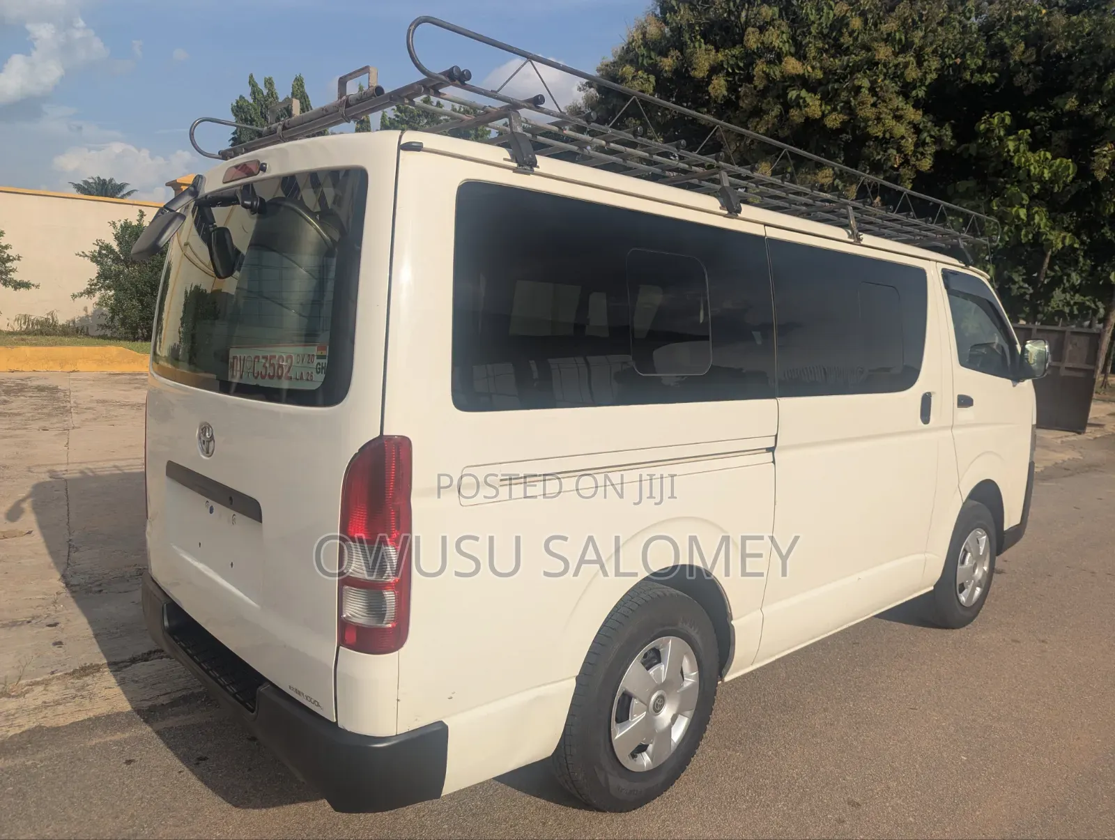 Toyota HiAce 2010 White