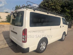 Toyota HiAce 2010 White