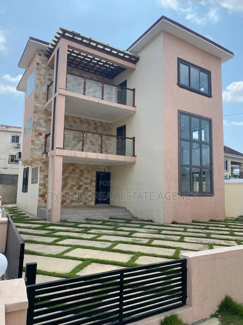 4bdrm House in Tiyumba Real Estate, Mile 7 for sale