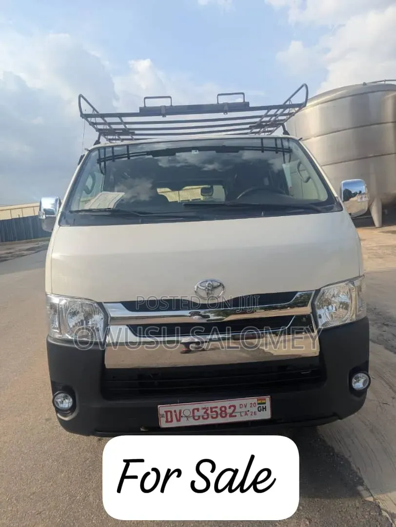 Toyota HiAce 2010 White
