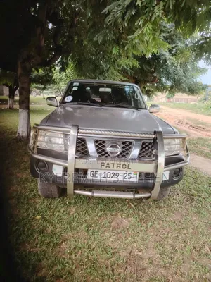 Nissan Patrol 4.8 2012 Silver