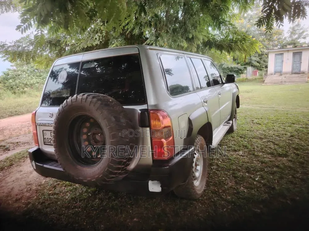 Nissan Patrol 4.8 2012 Silver
