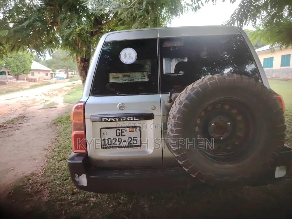 Nissan Patrol 4.8 2012 Silver