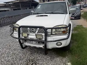 Nissan Hardbody 2018 White