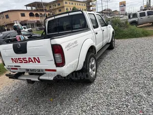 Nissan Hardbody 2018 White