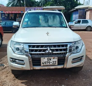 Mitsubishi Pajero 2014 White