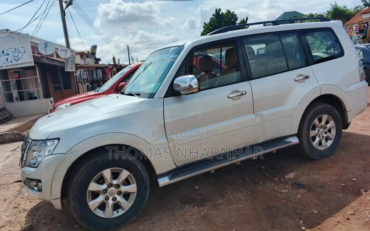 Mitsubishi Pajero 2014 White