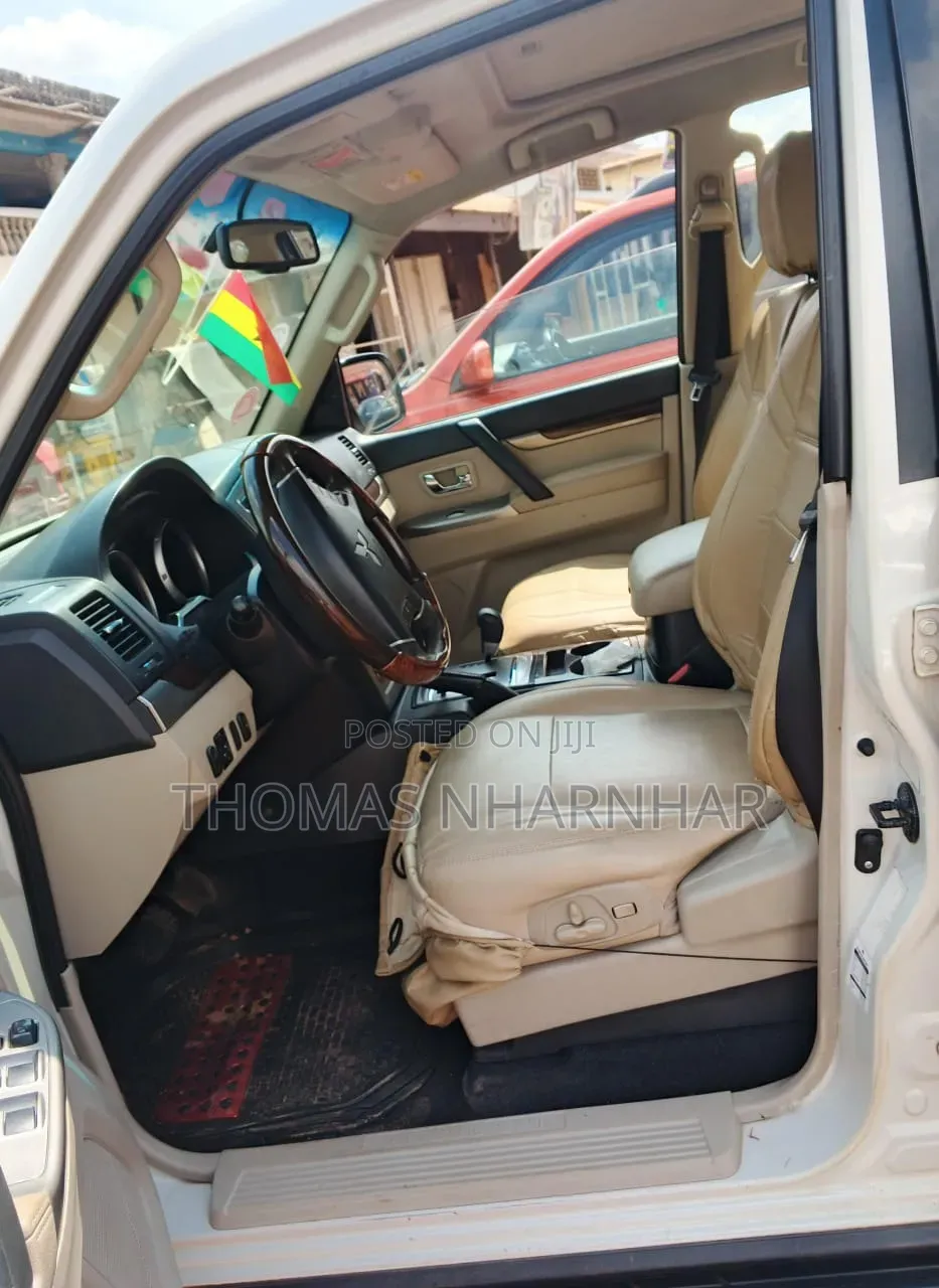 Mitsubishi Pajero 2014 White