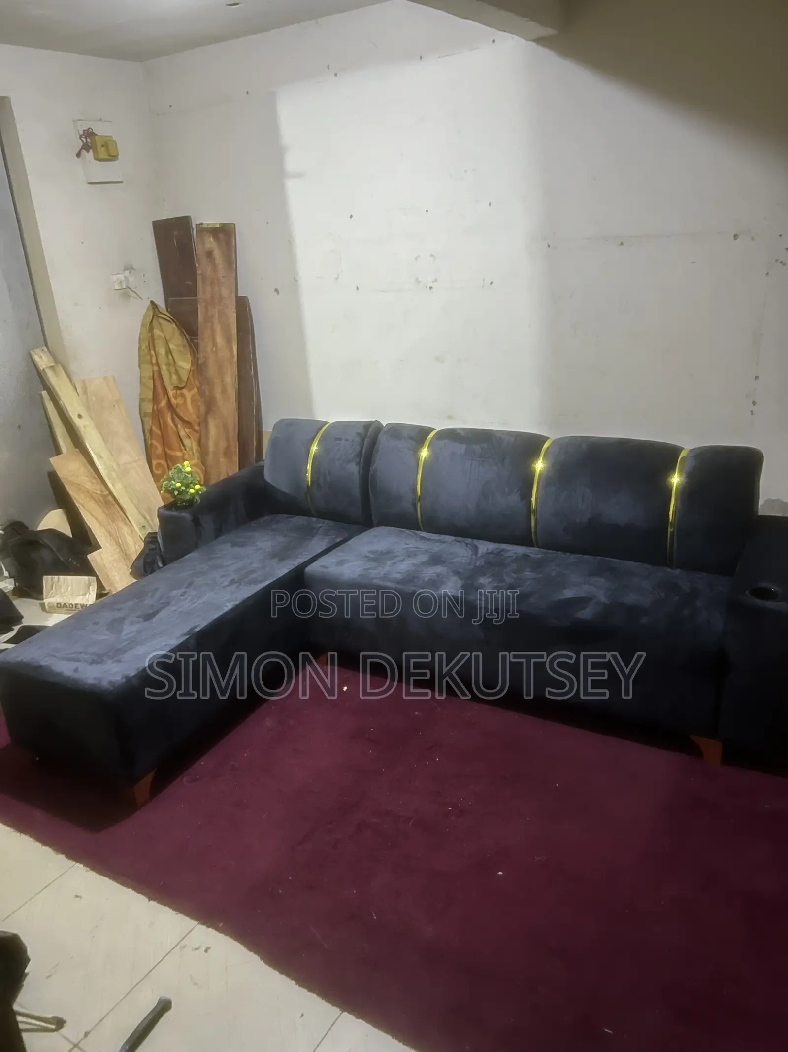 L-Shape Stuffing Chair With Center Table