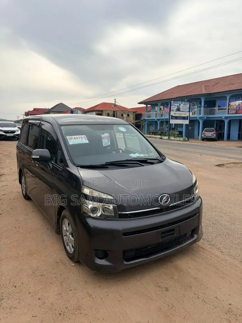 Toyota Voxy 2013 Black