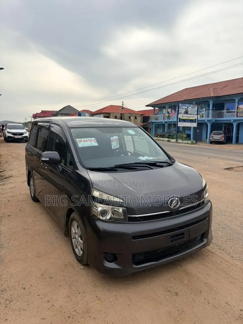 Toyota Voxy 2013 Black