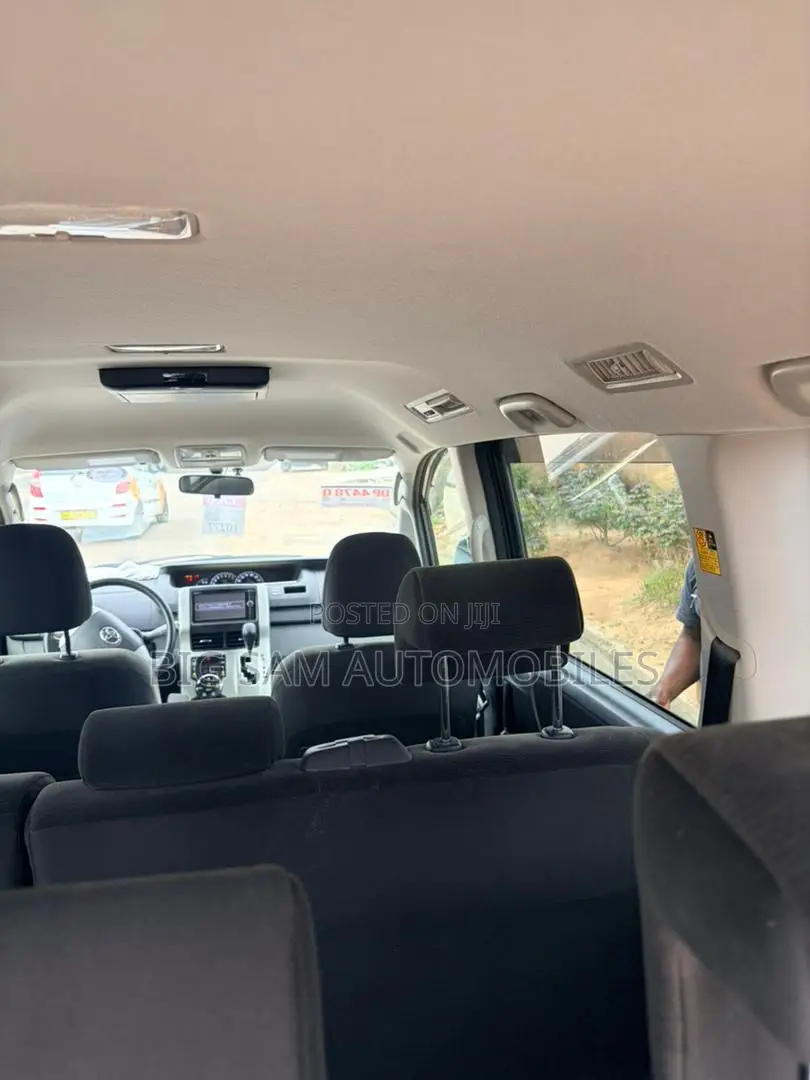 Toyota Voxy 2013 Black